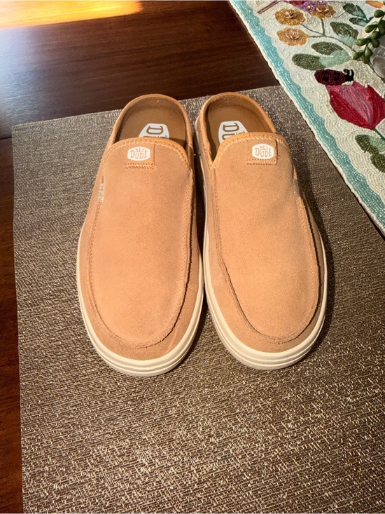 Hey Dude Shoes - Hey Dude Woman’s Austin Lift Classic in Tan